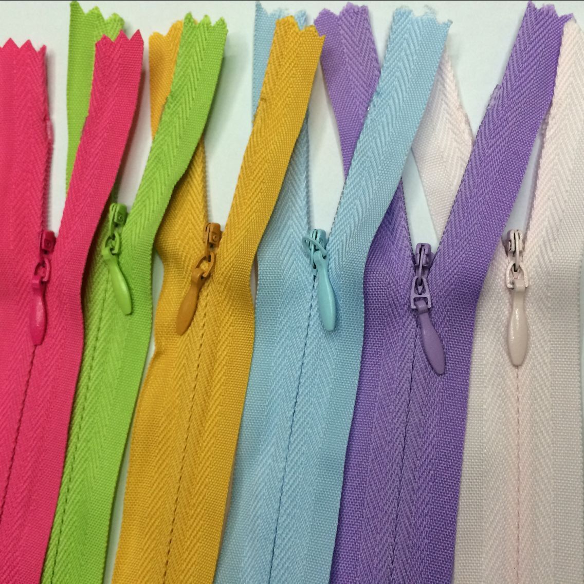 Factory supply No. 3 zipper nylon lace open zipper pillow cushion women's skirt invisible zipper wholesale