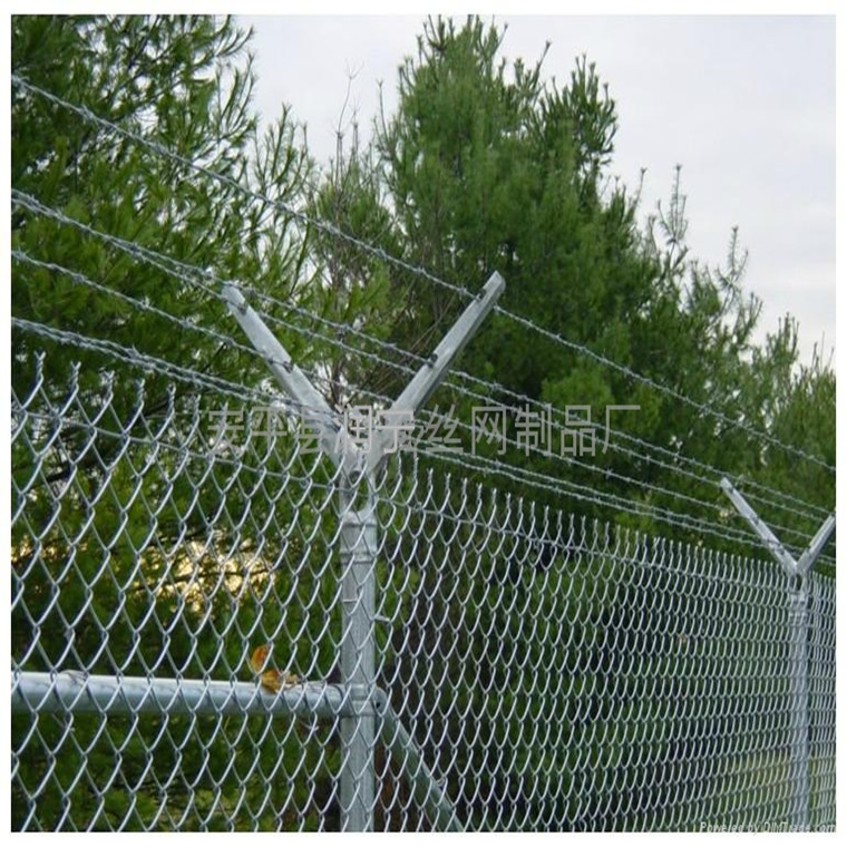 2015出口中东地区热镀锌勾花网刺绳支架-上锌量400克以上