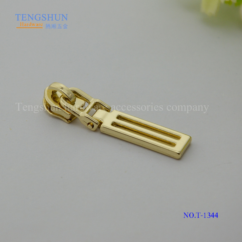 厂家直销  服饰箱包五金配件拉牌 高档合金拉链牌五金配件*
