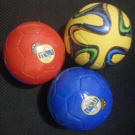 工厂直销各种材质足球现货2号3号4号5号PVC机缝儿童训练足球批发