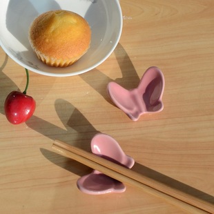 Japanese-style ceramic chopsticks holder butterfly chopsticks holder household Daily necessities chopsticks pillow 134