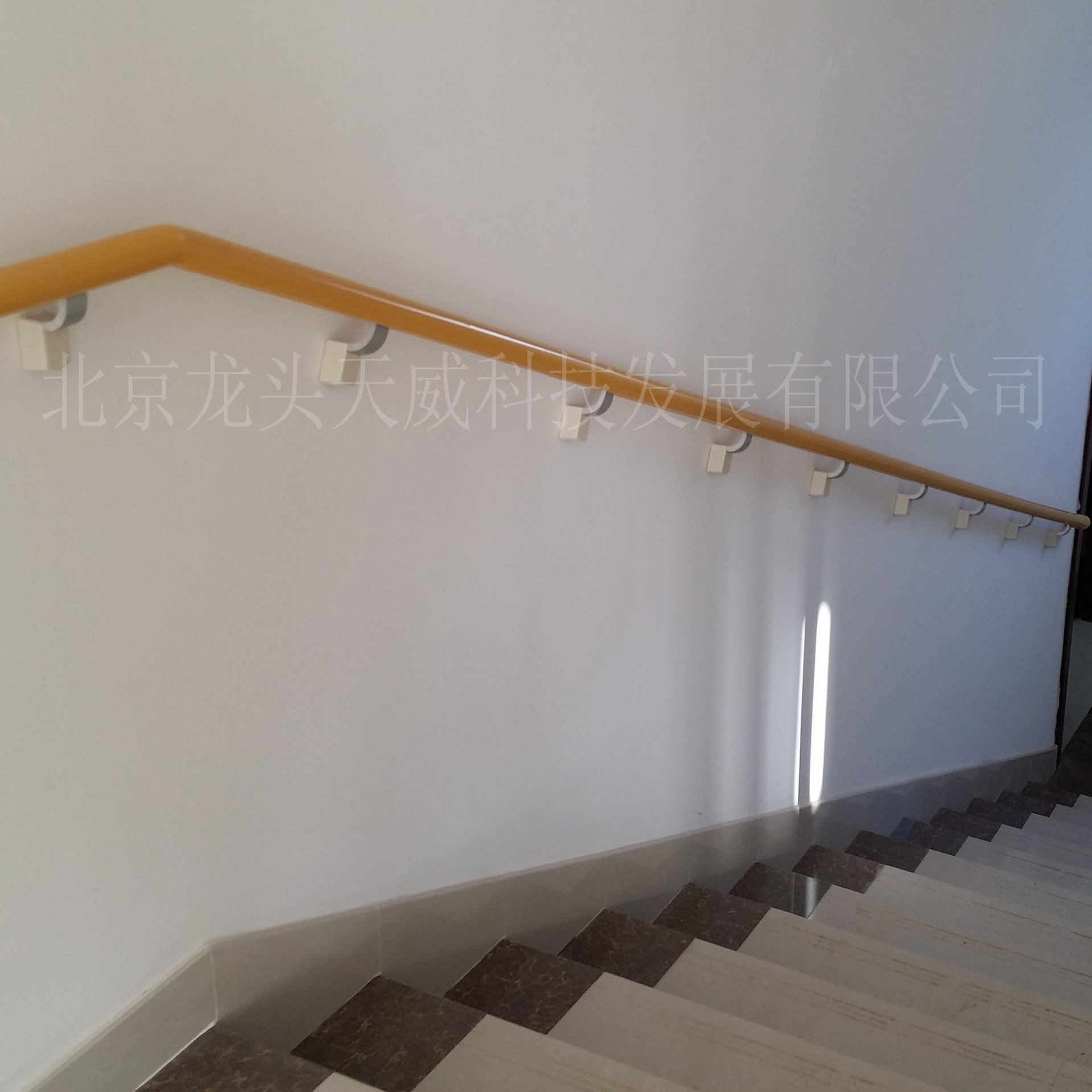 厂家直供 供应医院养老院走廊洁芙特树脂沿墙扶手 靠墙通道扶手