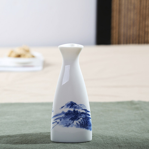 Manufacturer supplies triangular wine pourer, wine pourer, Japanese sake jug