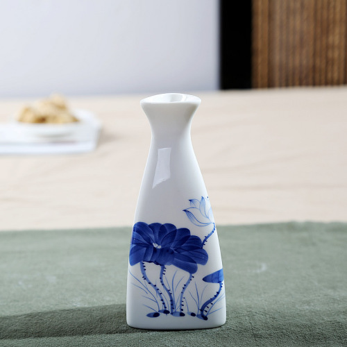 Manufacturer supplies triangular wine pourer, wine pourer, Japanese sake jug