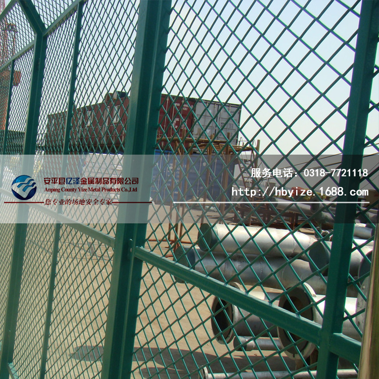 厂家现货供应PVC勾花网护栏网 球场勾花体育场围网 编织防护网