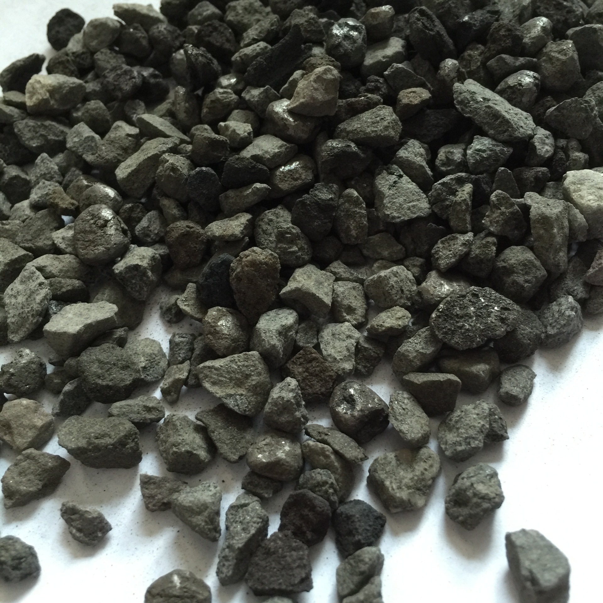 供应污水过滤料 水处理滤料垫层 重质矿石滤料 磁铁矿滤料