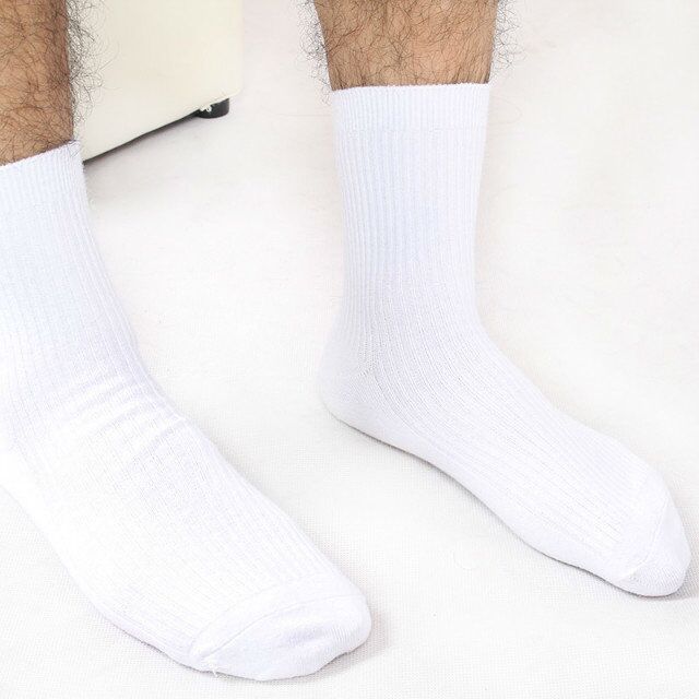 卸売り男性は四季を通じて吸汗綿の中筒靴下の実体店を着ることができます。