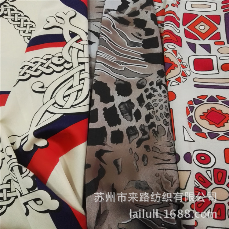 厂家直营新款时装弹力缎面仿真丝印花面料睡衣连衣裙时尚女装面料