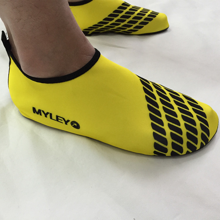 Beach Shoes Water Skiing Swimming Shoes Wading Shoes Creek Tracing Red Foot Skin Fitting Soft Shoes Men's Diving Shoes Women