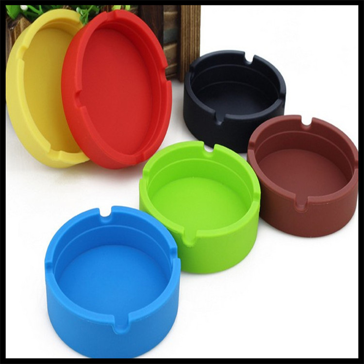 Los fabricantes suministran Cenicero de silicona productos creativos para el hogar Regalos publicitarios color Cenicero resistente a altas temperaturas CONJUNTO DE FUMAR