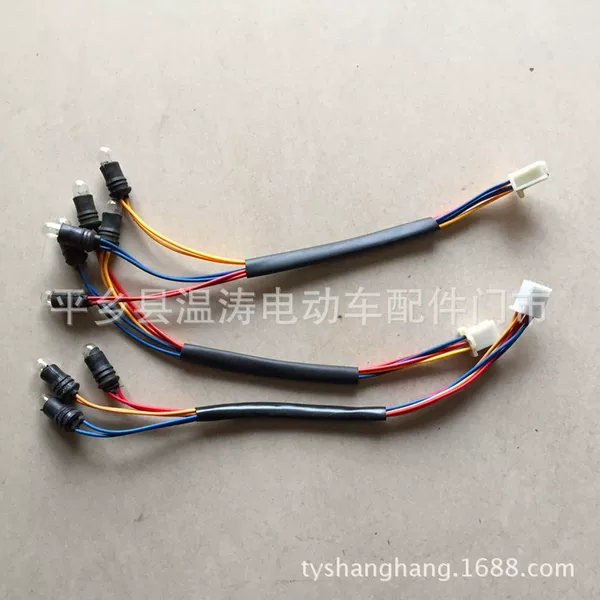 Factory Direct Sales of Tricycle Tail Light with Wire Socket, Three Bulb Wire, Electric Vehicle Accessories, Rear Tail Light