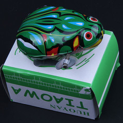 Iron Frog Jumping Frog Spring Children's Baby Toy Classic 80s Nostalgia Children's Day Gift 