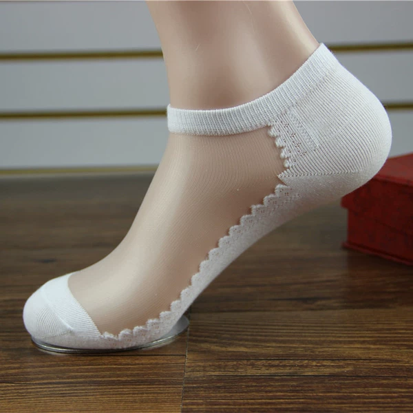 White - Invisible toes