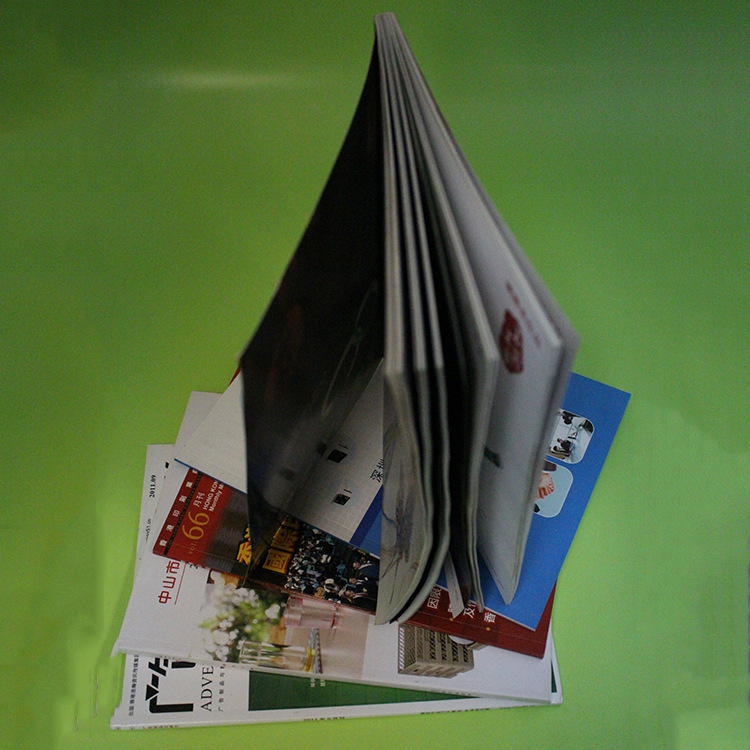 精美画册、高档杂志宣传册、专业生产目录册、服装画册、相册纪念