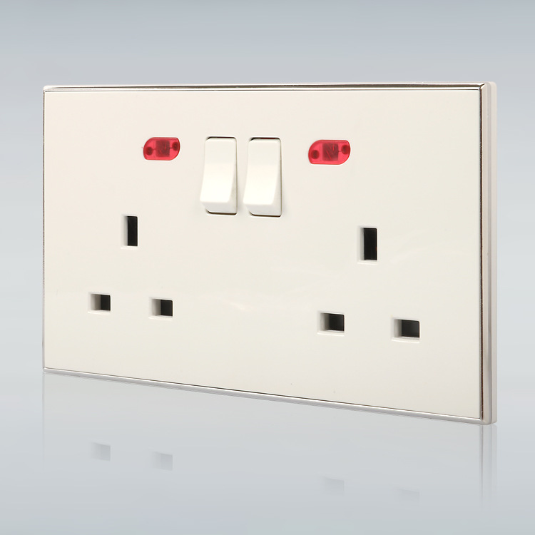 外贸款二开+2x13A方六孔带指示灯13A英式电源墙壁插座