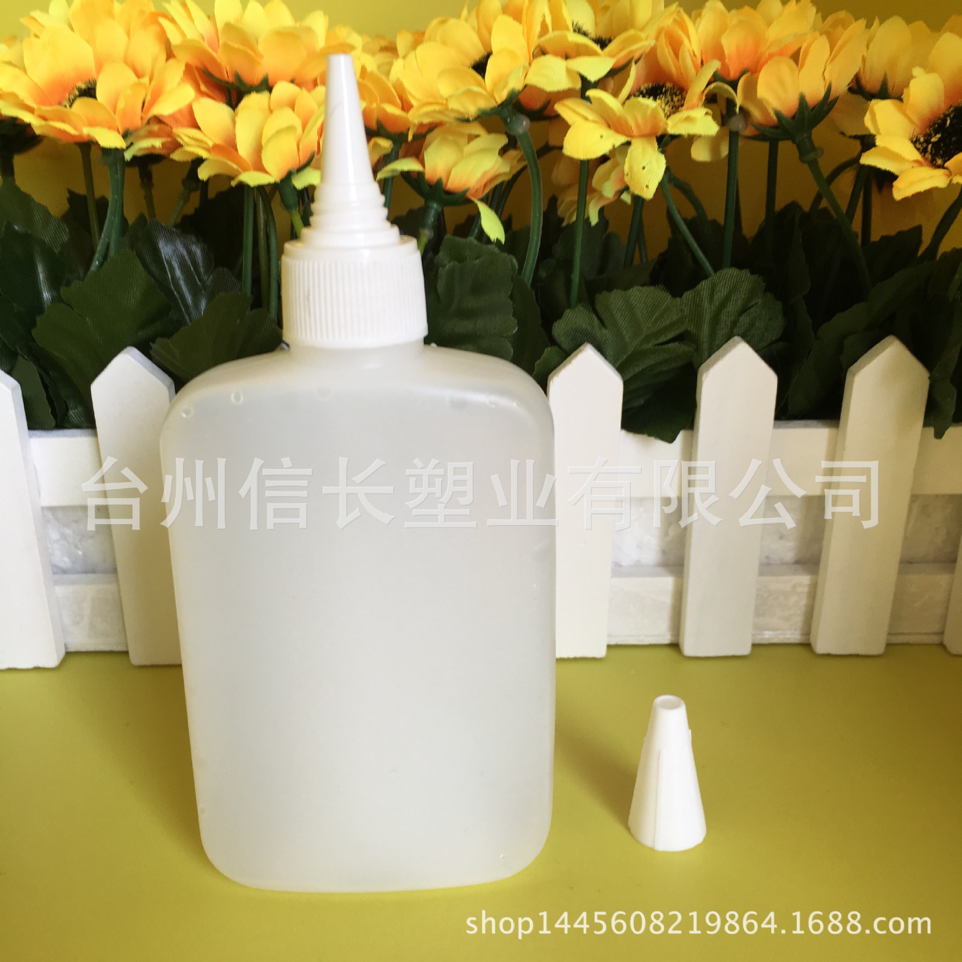 厂家直销供应100ml半透明PE塑料瓶尖嘴瓶扁瓶克配多种盖子可定制