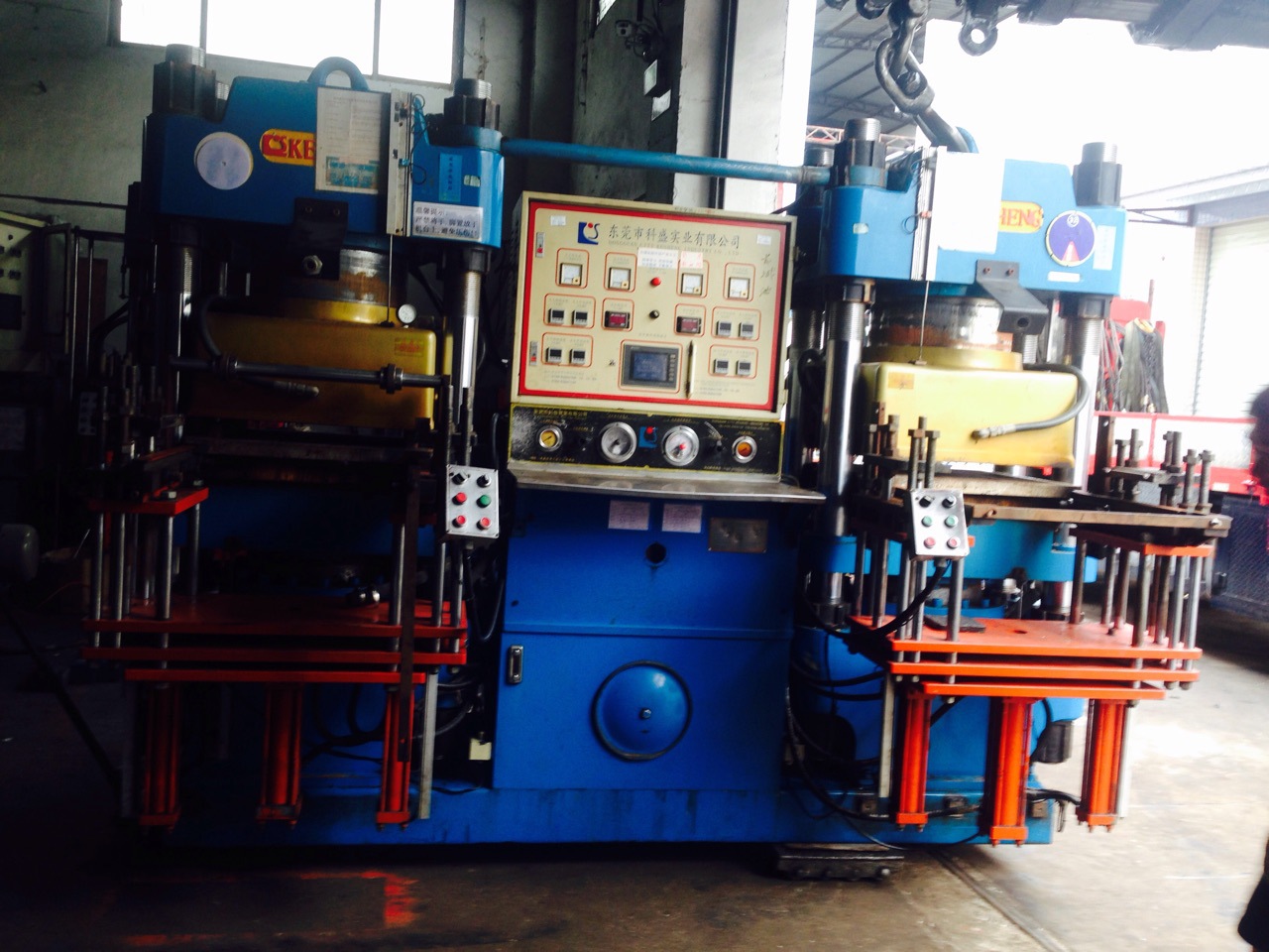 深圳二手硫化机销售及收购 华科翔出售二手300T科盛真空油压机