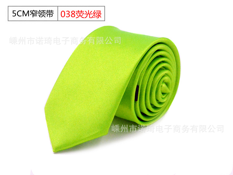 Corbata de los hombres en stock 5cm estilo coreano color sólido lazo estrecho negocio casual grupo corbata fábrica al por mayor