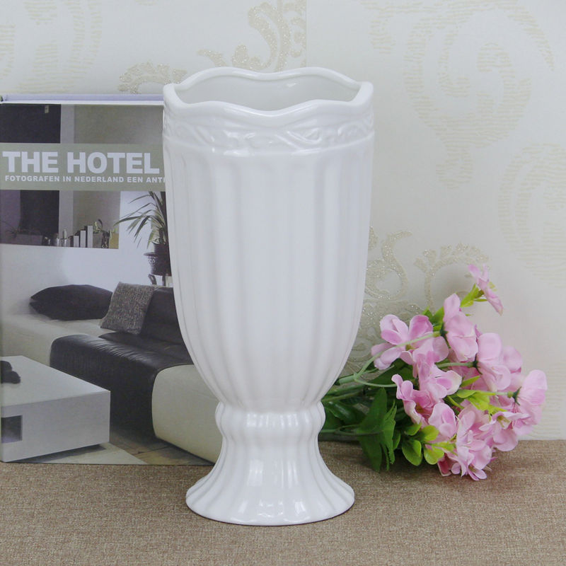 白色陶瓷花瓶简约现代竖纹奖杯式家居婚庆装饰摆设仿真花艺插花瓶