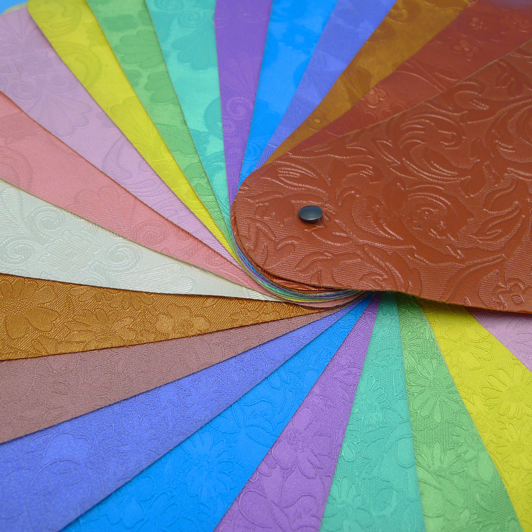 0.5mm毛底多色烫花半PU人造革桌布菜谱装饰软包PVC皮革质感哑光