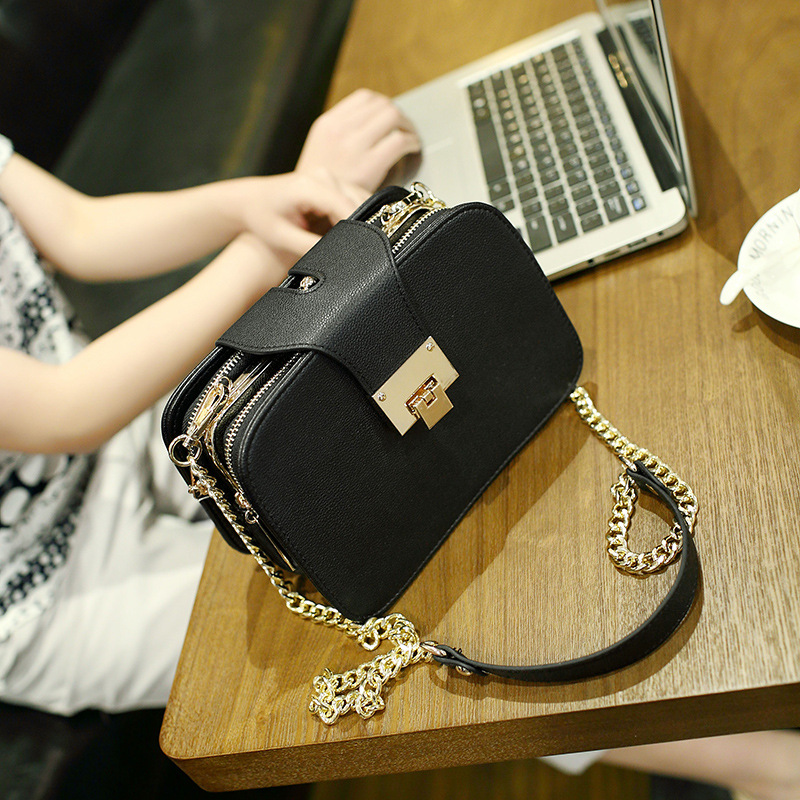 New Cross-Border Fashion Versatile Women's Bag with Unique Chain Accessories, Clip Bag, Single Shoulder Crossbody Small Square Bag, Wholesale Bags