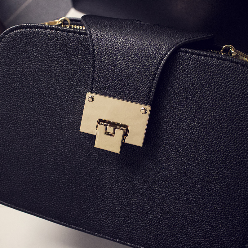 New Cross-Border Fashion Versatile Women's Bag with Unique Chain Accessories, Clip Bag, Single Shoulder Crossbody Small Square Bag, Wholesale Bags