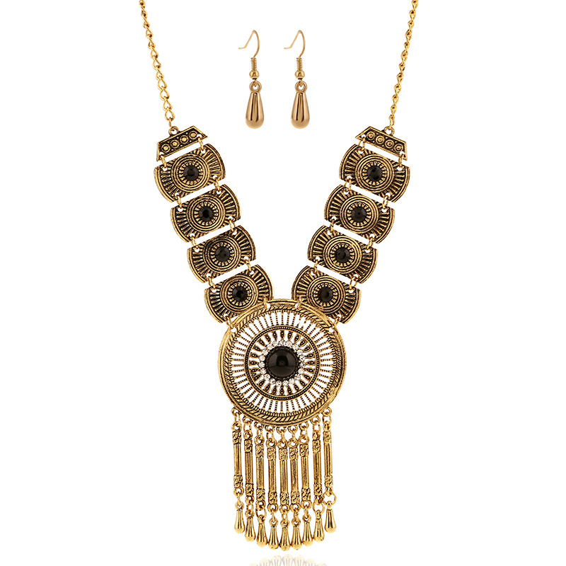 fashionable retro necklace drop-shaped with tassels