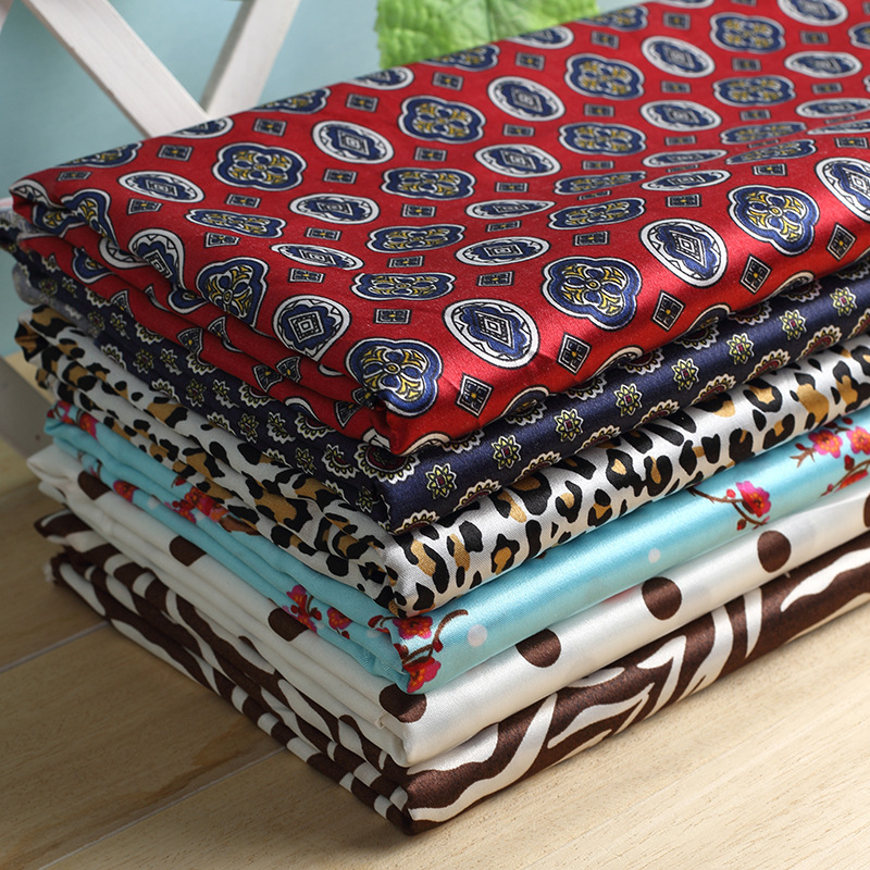 厂家直供50D*32S涤棉化纤棉绒缎面料 印花棉绒缎睡衣布料定 制