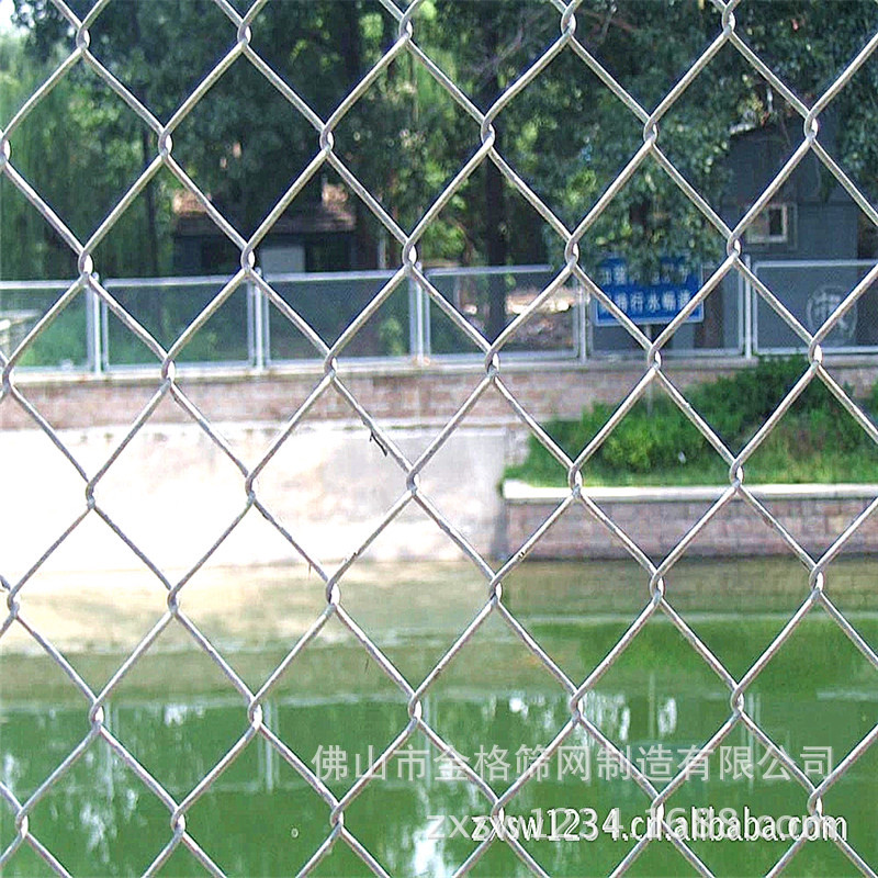 直销浸塑蓝球场围网  山体防护镀锌勾花网 不锈钢养殖围栏用网