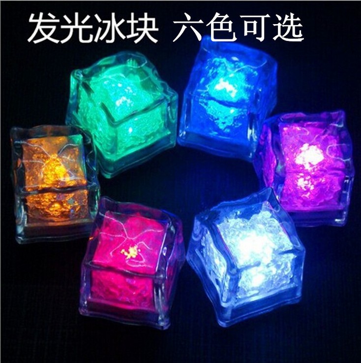 Luminoso cubo de hielo LED fluorescente bloque colorido flash cubo de hielo Flash inducción luz KTV bar suministros de la boda