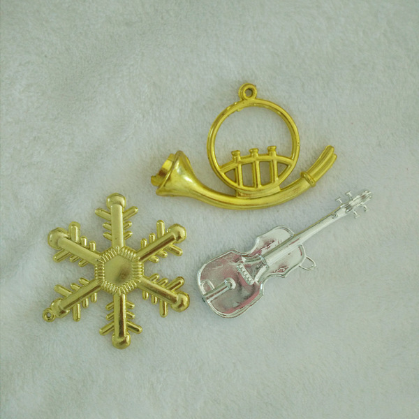 Decorations with accessories