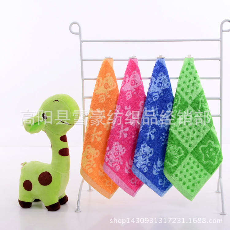 Manufacturer Wholesale Children's Jacquard Small Square Towels 25.25 Cotton Towels Baby Cartoon Pattern Saliva Towels Soft Floral Design