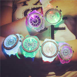 夜光发光水钻手表led原宿韩版时尚潮流男女学生情侣果冻手表