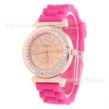 厂家供应环保合金硅胶手表 日内瓦玫瑰金色钻石女士手表
