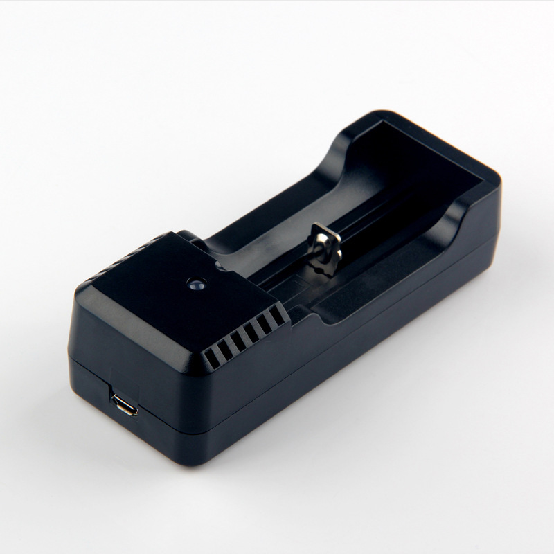 Strong light flashlight charger USB charger 21700 18650 26650 1634014500 NK-205 Strong light flashlight charger USB charger 21700 18650 26650 1634014500 NK-205