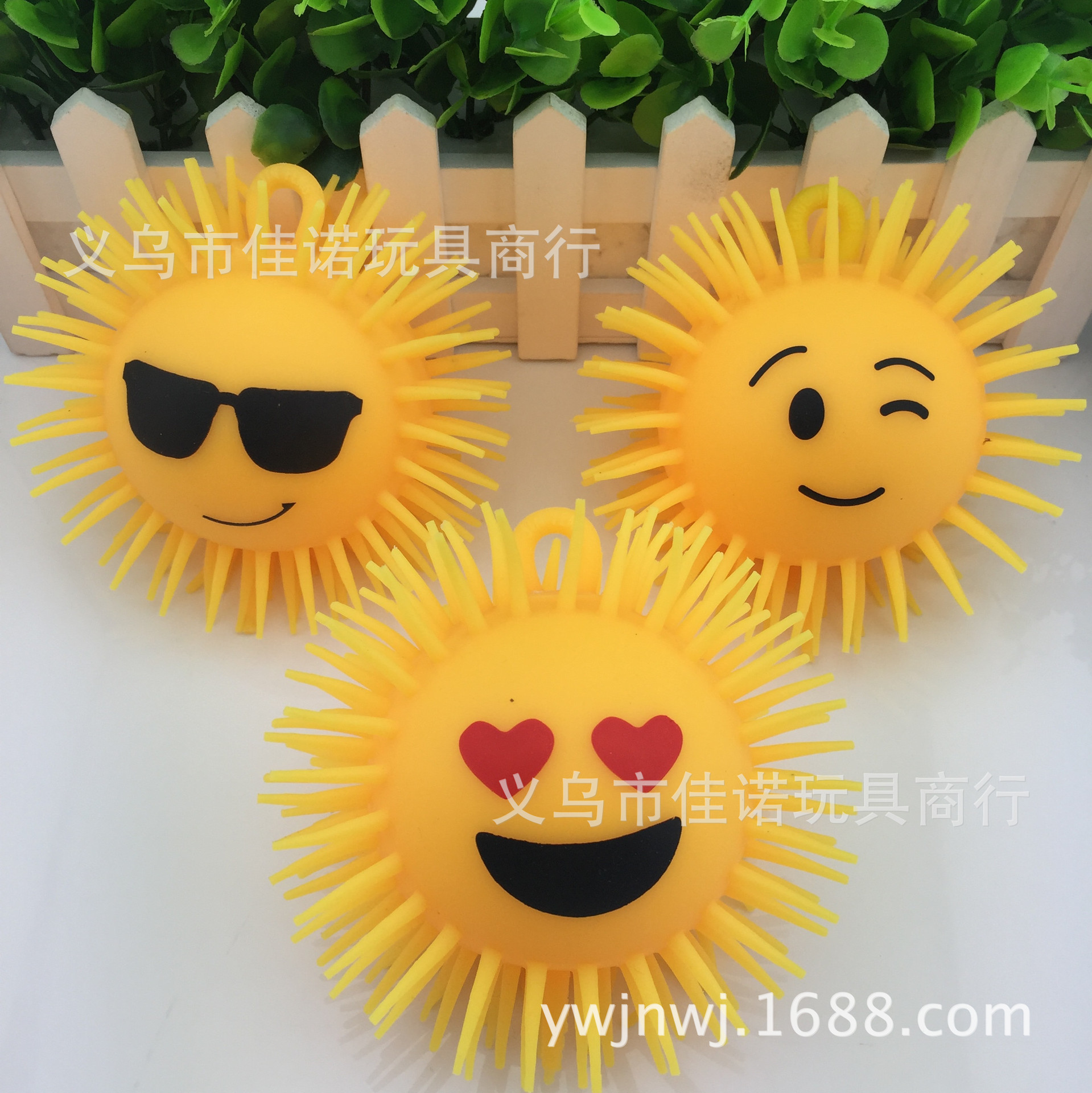 闪光毛毛球发光弹力球七彩表情包闪光球儿童玩具地摊夜市礼物批发