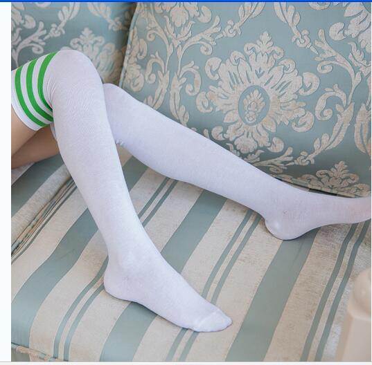 Medias de estilo japonés de las mujeres de estilo universitario sobre la rodilla calcetines altos estudiante anime muslo calcetines al por mayor