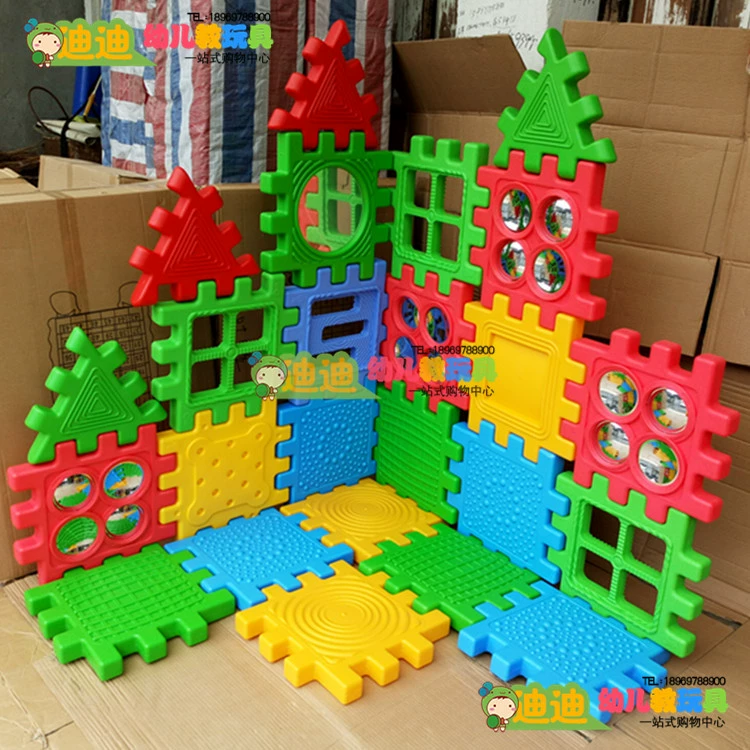 Plastic constructor