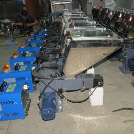 供应深圳单色色母混合机 注塑机设备计量器 体积式拌料机
