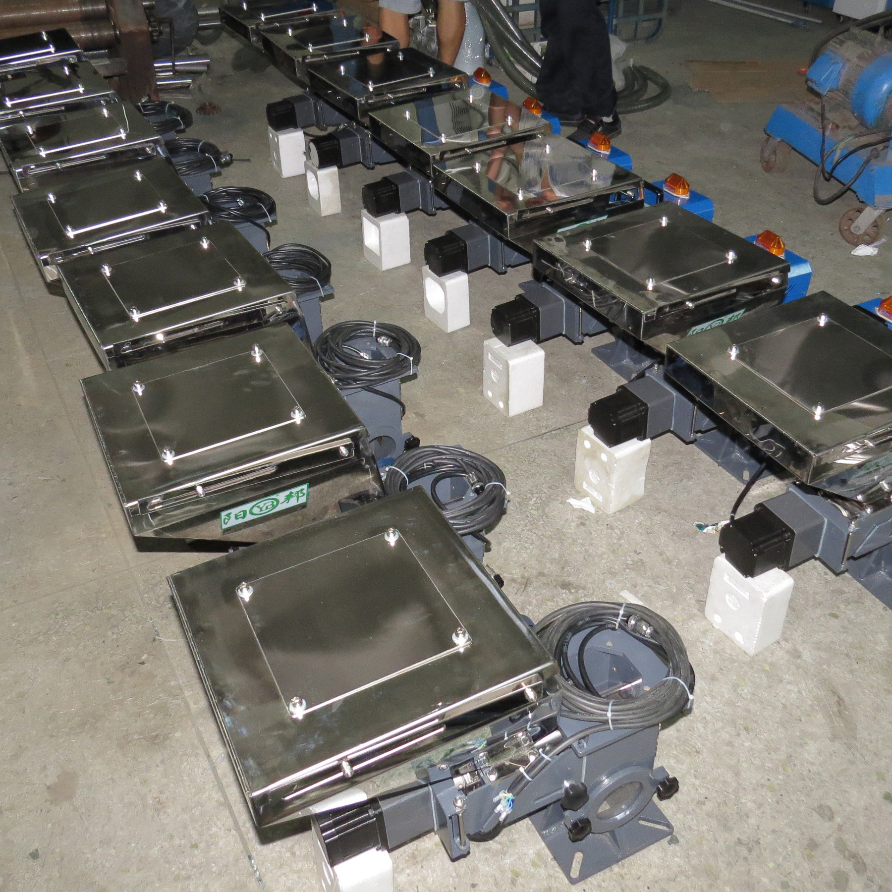 供应体积式计量器 单色色母混合机 注塑设备 一年免费保修料斗