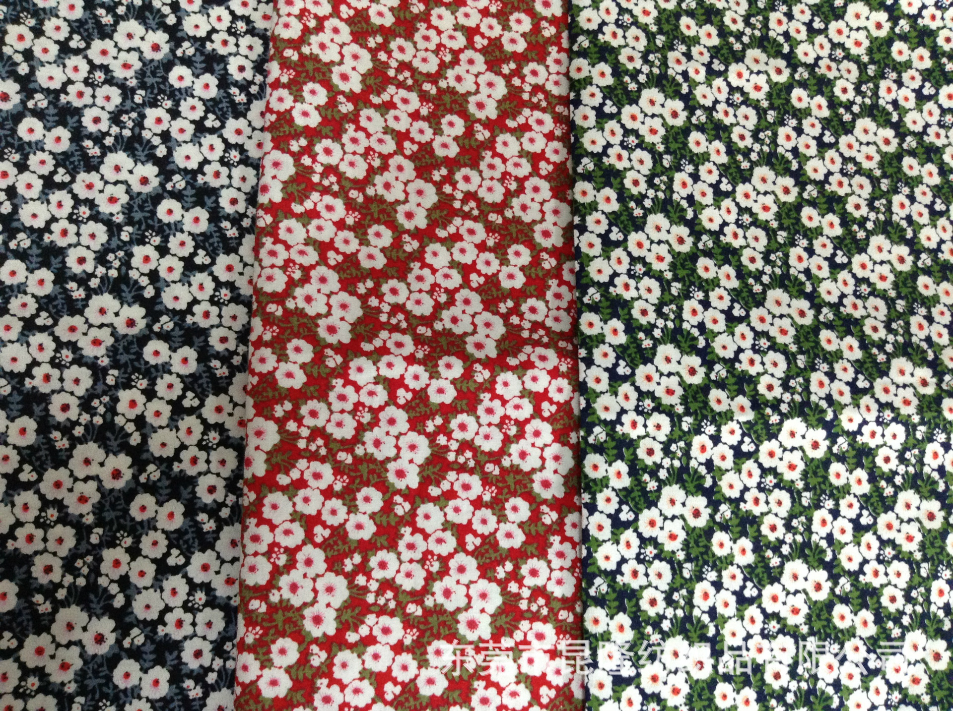 现货供应全棉活性印花布 府绸印花布 133*72印花布小碎花小花布