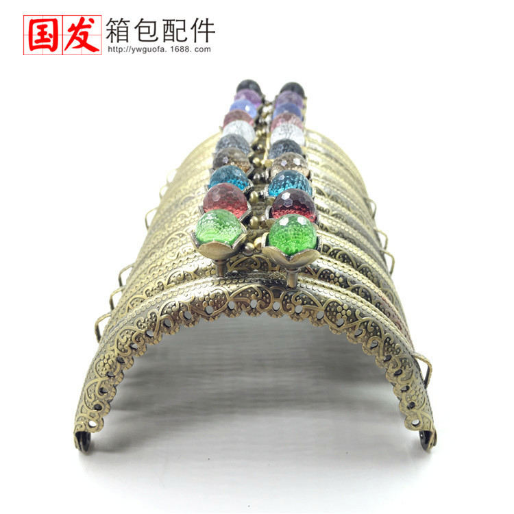 8.5CM semicircular encaje en relieve cabeza de loto de coral oro 0106 - GT