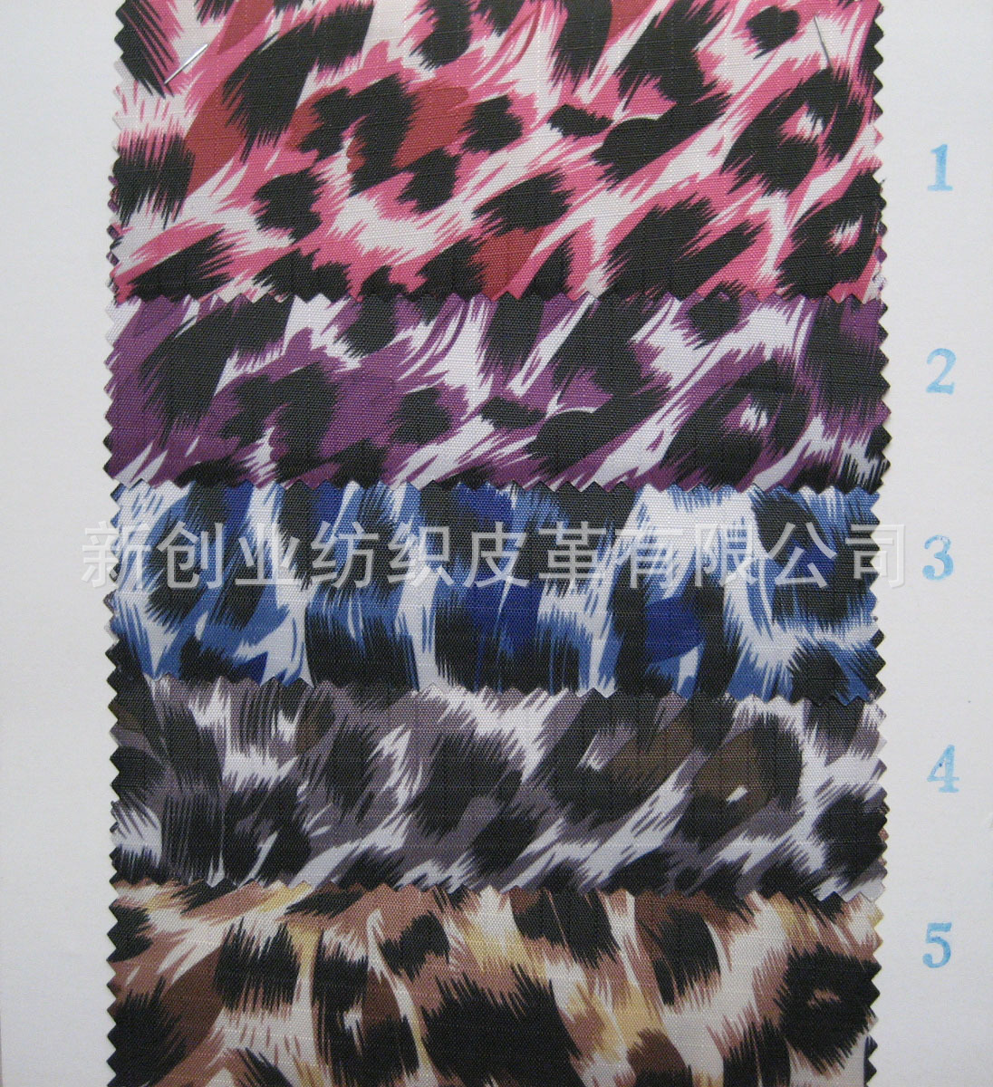 新款现货格子豹纹印花布涤纶箱包手套布PVC革化妆包布料动物纹布