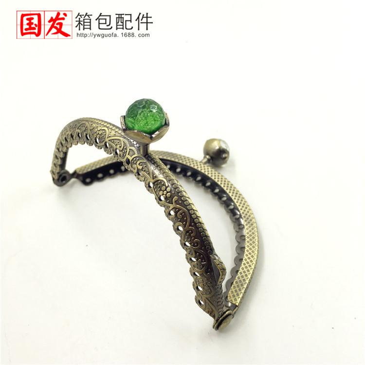 8.5CM semicircular encaje en relieve cabeza de loto de coral oro 0106 - GT