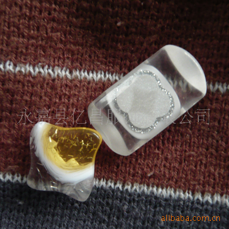 树脂特殊工艺纽扣 服装辅料钮扣 树脂饰品  树脂时装扣   装饰扣