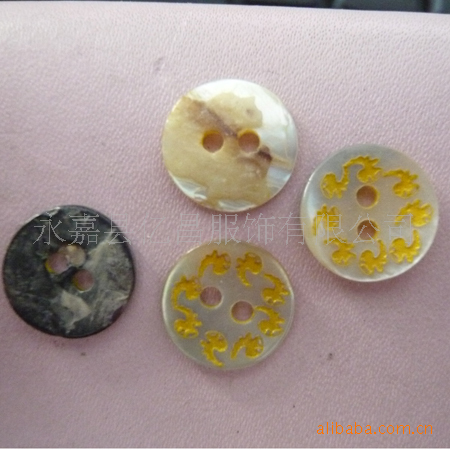 高档摸油天然贝壳扣激光刻花纽扣天然扣马氏贝扣子现货批发