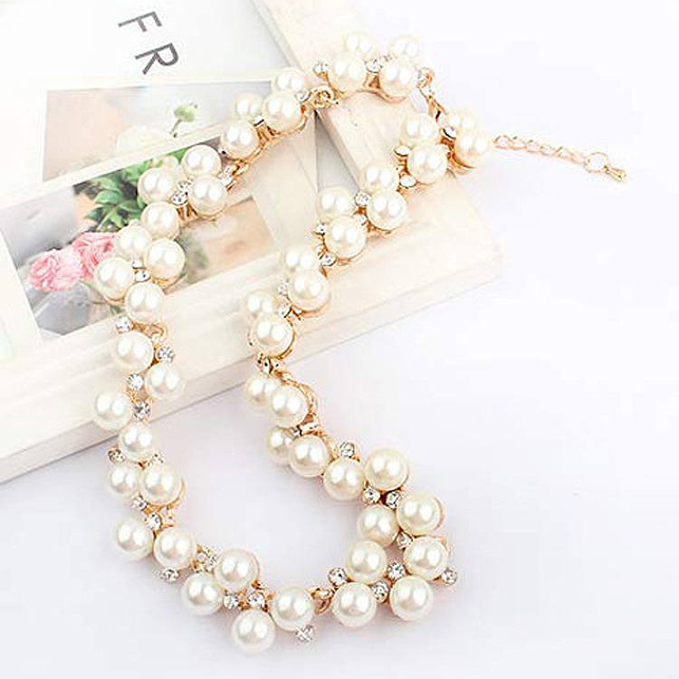 Fashionable sophisticated necklace pearl