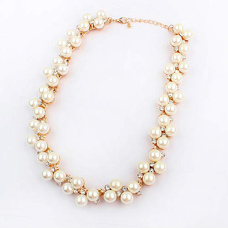 Fashionable sophisticated necklace pearl