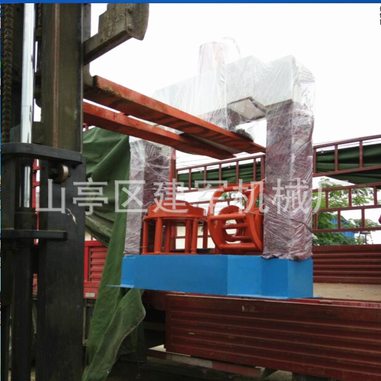 现货热供125吨实心轮胎压胎机  配备启钢卡的工具