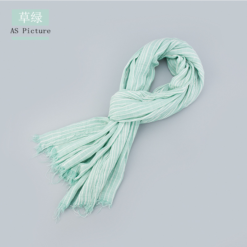 얇은 수직 스트립 잔디 녹색